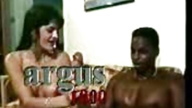 Sıska sarışın Jolene ona küçük bir kafa eski türk seks filmleri verir